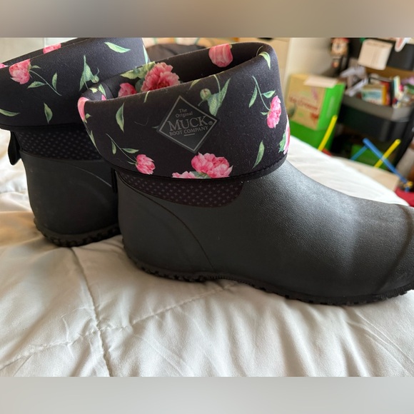 Muck Boot Company Floral Lined Black Winter Boots - Picture 2 of 5